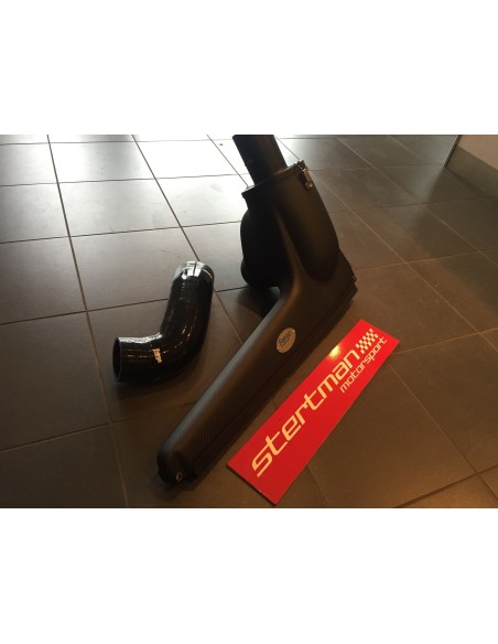 VW Golf 2,0TFSi R mk7 Forge Motorsport Kolfiber insugskit med svart silicon slang