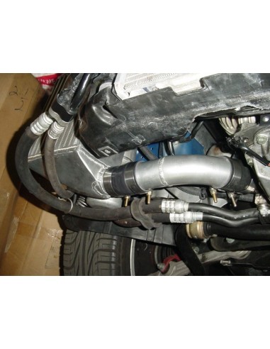 Audi A6 2,7T B5 Evolution Racewerks dubbla sido intercoolers på original plats med kolfiberstyrning