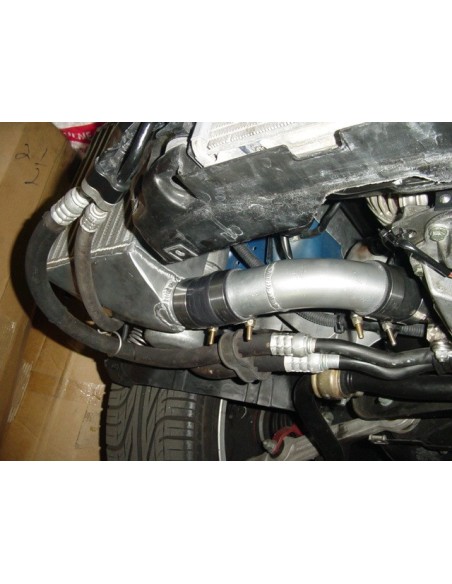Audi A6 2,7T B5 Evolution Racewerks dubbla sido intercoolers på original plats med kolfiberstyrning