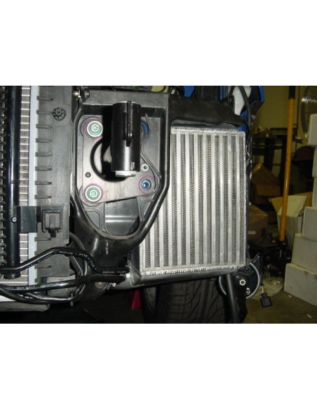 Audi A6 2,7T B5 Evolution Racewerks dubbla sido intercoolers på original plats med kolfiberstyrning