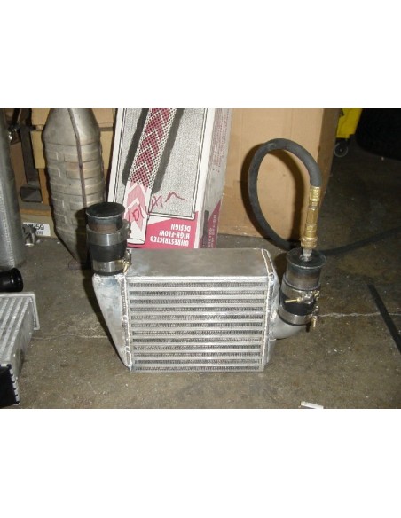 Audi A6 2,7T B5 Evolution Racewerks dubbla sido intercoolers på original plats med kolfiberstyrning