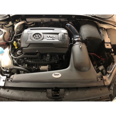 VW Golf GTi mk7 Forge Motorsport Kolfiber insugskit med svart silicon slang