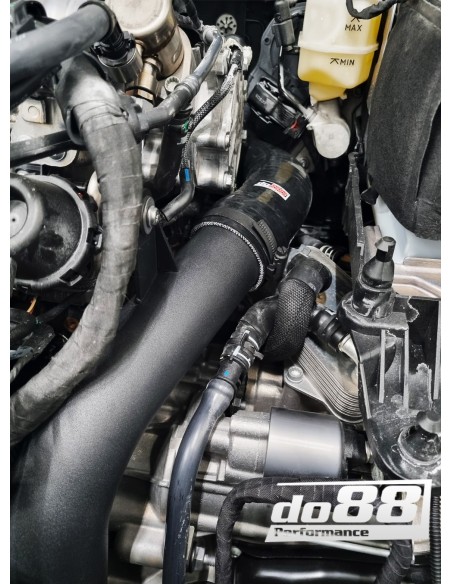 VW Golf R 2,0TFSi MK8 EA888 EVO4 DO88 för Standard IC tryckrör med svarta slangar