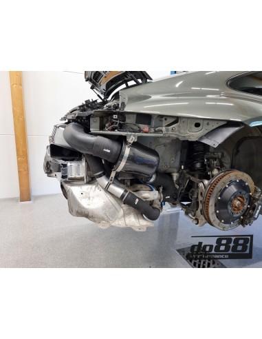 Porsche 992 3,0T GTS DO88 Insugskit med svarta slangar och OEM turbo inlopp (66mm)