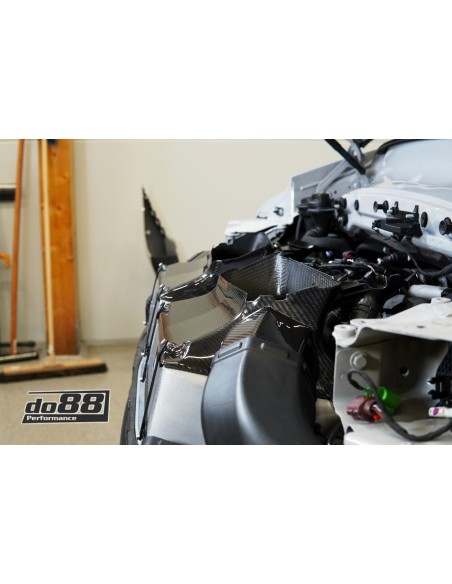 Porsche 992 Turbo DO88 Intercooler kit Big Pack med svarta slangar och tryckrör