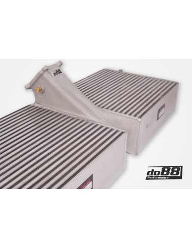 Porsche 992 Turbo DO88 Intercooler kit Big Pack med svarta slangar och tryckrör