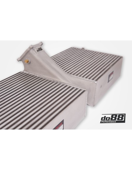 Porsche 992 Turbo DO88 Intercooler kit Big Pack med svarta slangar och tryckrör