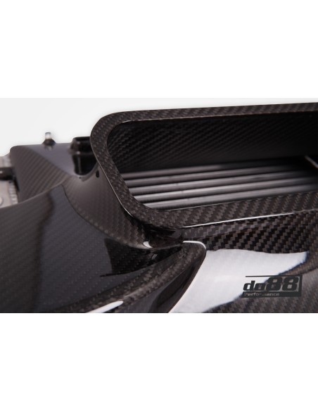 Porsche 992 Turbo DO88 Intercooler kit Big Pack med svarta slangar och tryckrör
