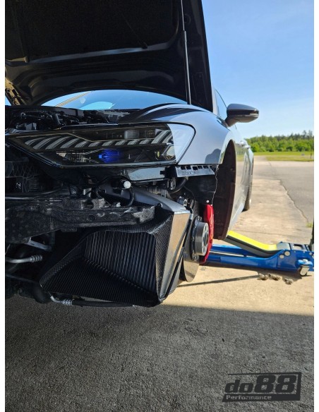 Audi RS6 4,0TFSi V8 C8 DO88 Intercooler MERA kit med svarta slangar och kolfiber luftstyrning