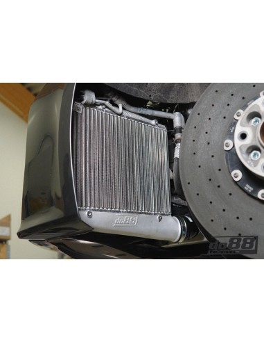 Audi RS6 4,0TFSi V8 C8 DO88 Intercooler MERA kit med svarta slangar och kolfiber luftstyrning