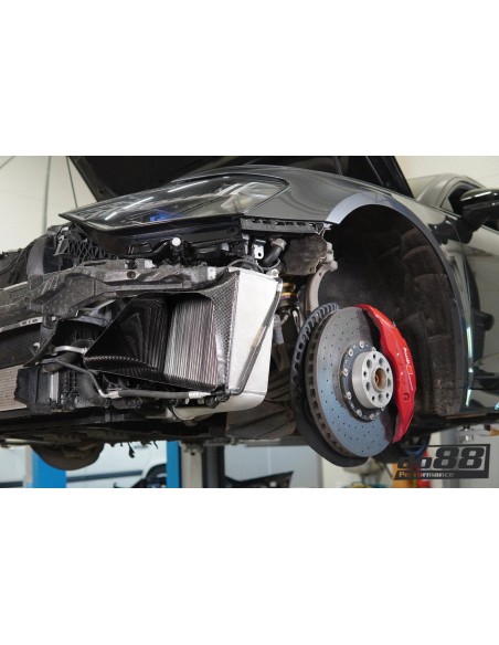 Audi RS6 4,0TFSi V8 C8 DO88 Intercooler MERA kit med svarta slangar och kolfiber luftstyrning