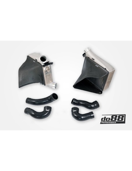 Audi RS6 4,0TFSi V8 C8 DO88 Intercooler MERA kit med svarta slangar och kolfiber luftstyrning
