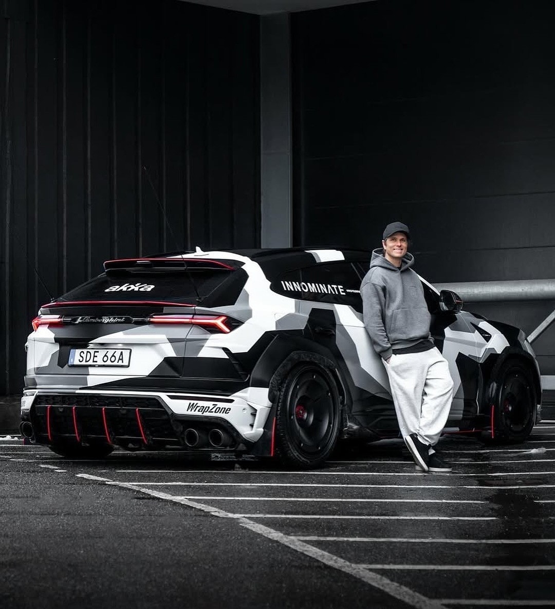 Jon Olsson och hans Lamborghini Urus med 1012hk